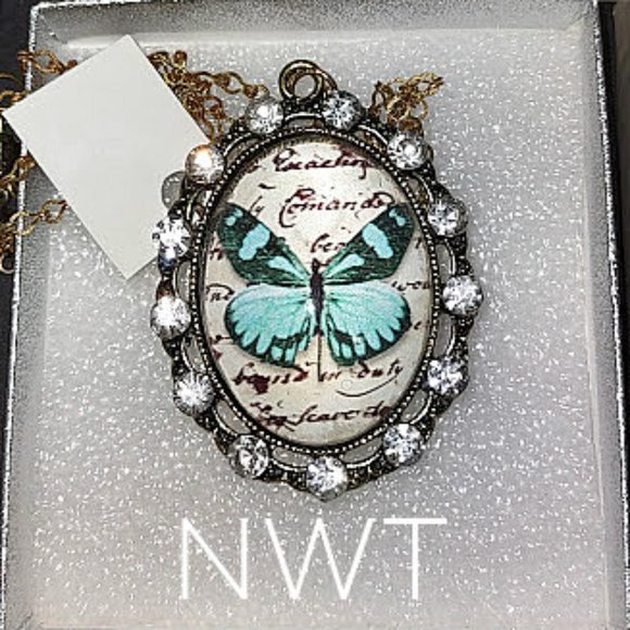 Butterfly in Glass Pendant - Picture 4 of 6